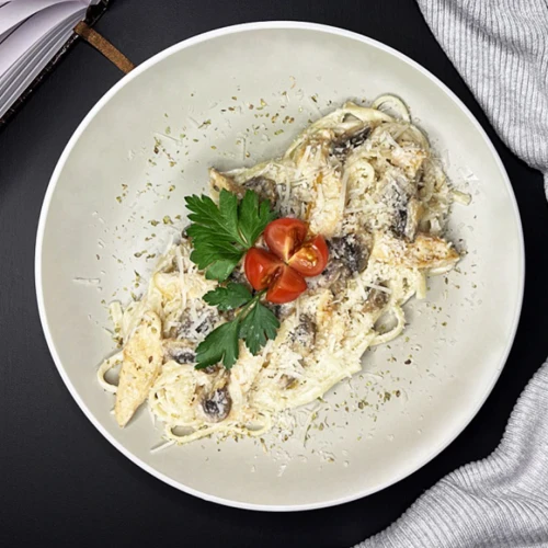 Паста с курицей и грибами